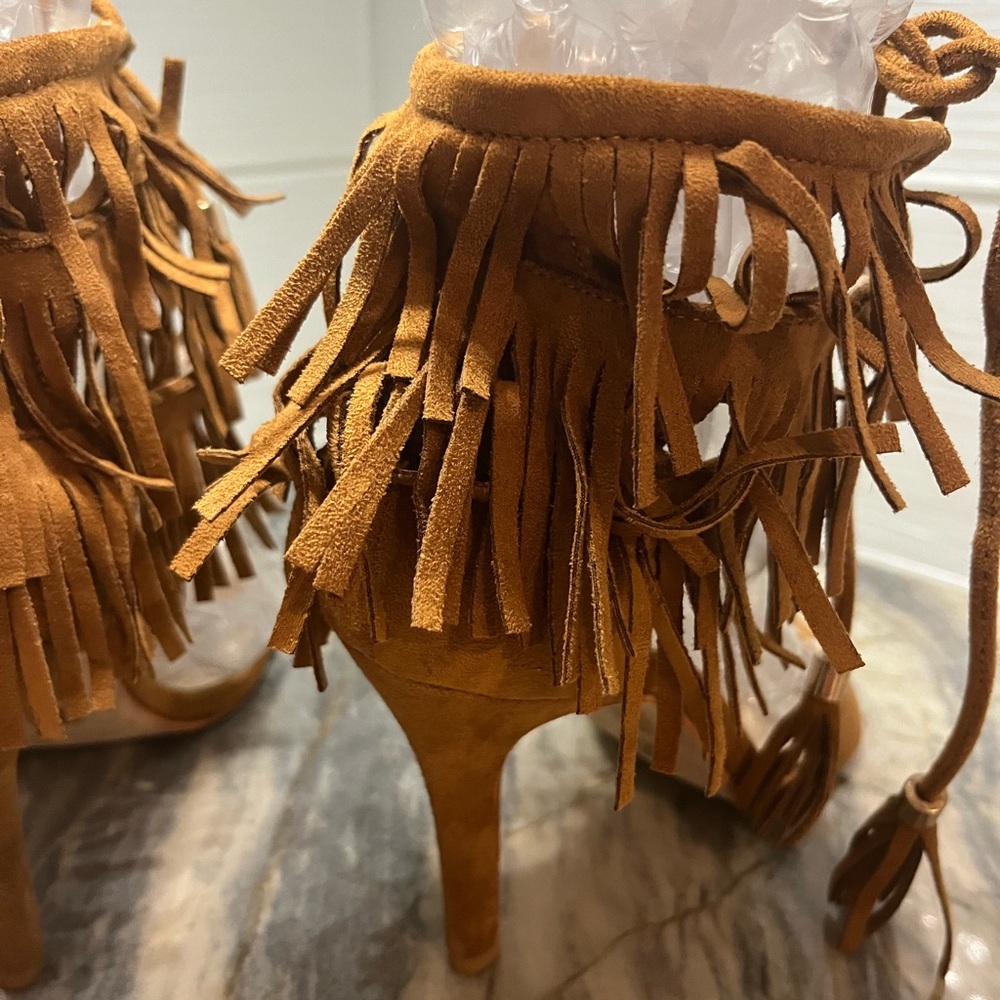 Open Toe Brown Suede Fringe Tassle Heels Pumps Stilettos 7.5
3 3/4” heel - Picture 5 of 12